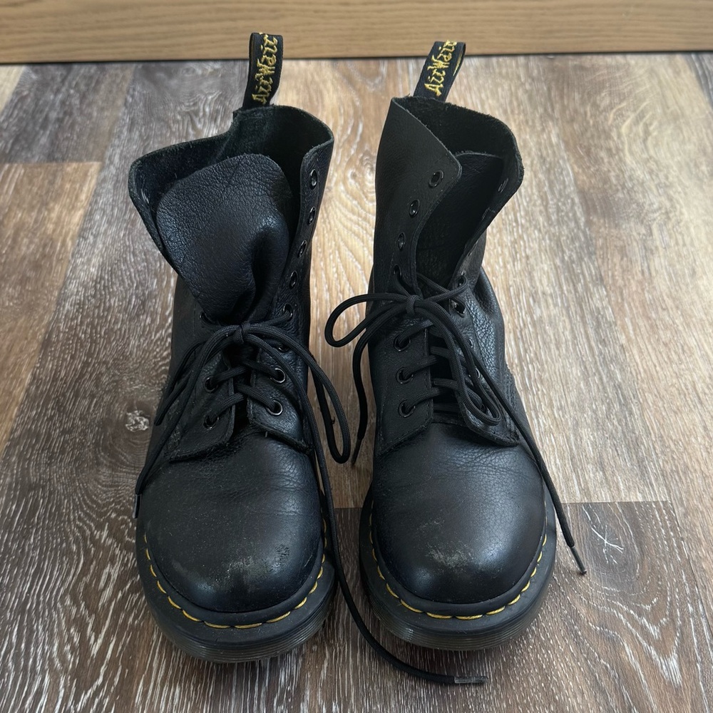 Doc Marten 1490 boots in black Virginia leather
